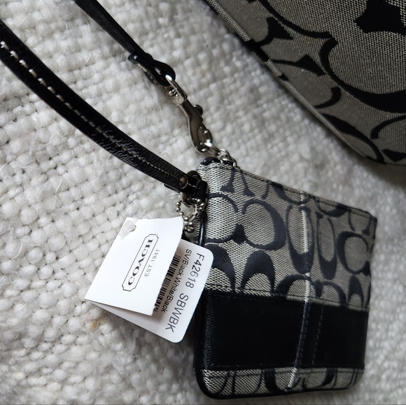 NWT Black/gray COACH wristlet. PERFECT! 6 inch wide. - Picture 1 of 5